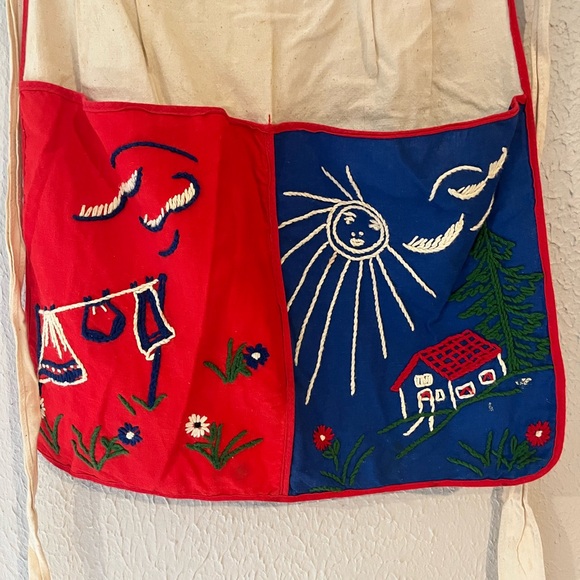 Vintage 80’s Handmade children’s apron. 2 front pockets, beautifully sown - Picture 3 of 7
